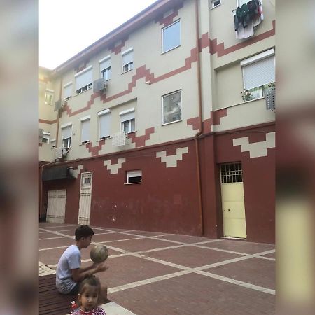 New New Bazaar Apartment Tiranë Ngoại thất bức ảnh